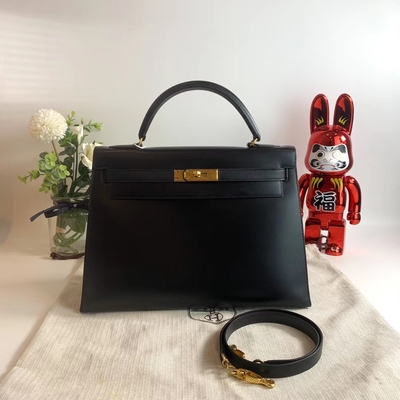 HermèS Kelly 32 Preloved calificó el bolso negro negro de la caja del hardware del oro de Epsom Sellier