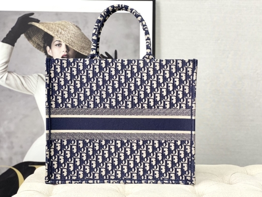 Bolso calificado azul Christian Book Large de Dior Oblique Embroidery Canvas Navy