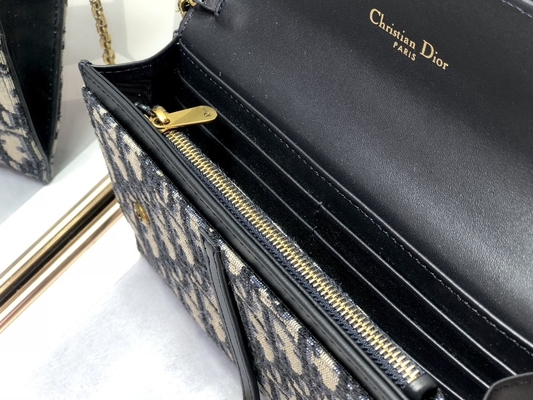 El OEM calificó la silla de montar Dior Oblique Jacquard Pouch Wallet largo