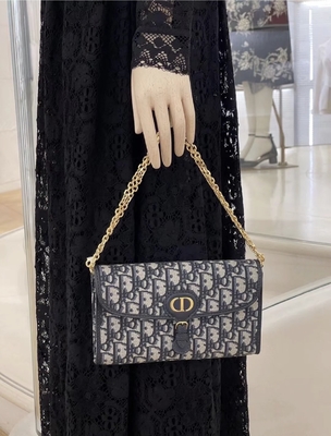 El OEM calificó la silla de montar Dior Oblique Jacquard Pouch Wallet largo