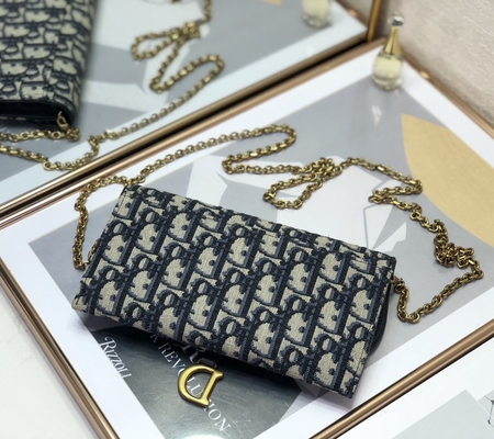 El OEM calificó la silla de montar Dior Oblique Jacquard Pouch Wallet largo