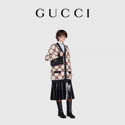 El GG de GUCCI calificó el bolso de Bag Marmont Shoulder del mensajero pequeño cuero acolchado