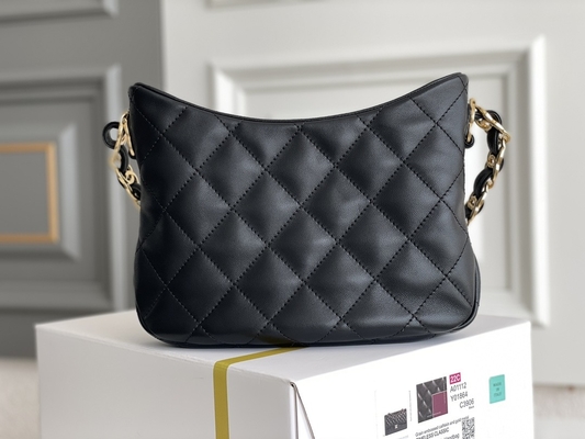 Pequeño hippie Tote Bag Shoulder Bag del axila del hobo de Chanel AS3562 Autumn Winter 2022