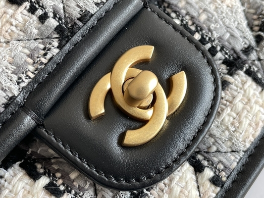 Lanas blancas de la tela escocesa del negro clásico de 2WAY Chanel Medium Flap Bag Messenger