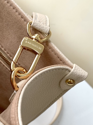 Monograma gigante en camino milímetro Louis Vuitton Messenger Bag For Ipad Mini del azafrán poner crema