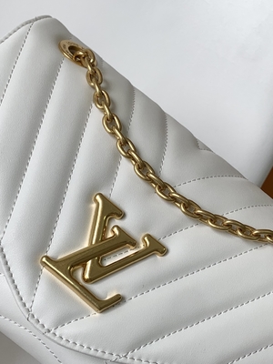 El LV Preloved calificó el bolso M58549 New Wave el bolso de cadena