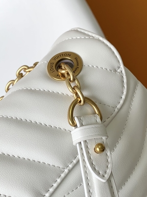 El LV Preloved calificó el bolso M58549 New Wave el bolso de cadena