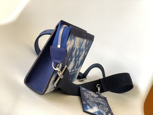 Cremallera doble de la pequeña cartera de Gastón Louis Vuitton LV Pochette usable 