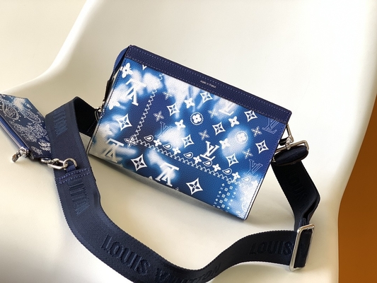 Cremallera doble de la pequeña cartera de Gastón Louis Vuitton LV Pochette usable 