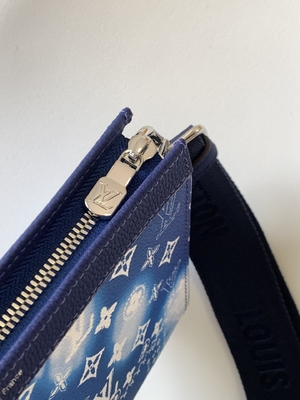 Cremallera doble de la pequeña cartera de Gastón Louis Vuitton LV Pochette usable 