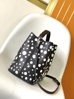 Señoras NéOnoé negro blanco milímetro Louis Vuitton Yayoi Kusama Handbag