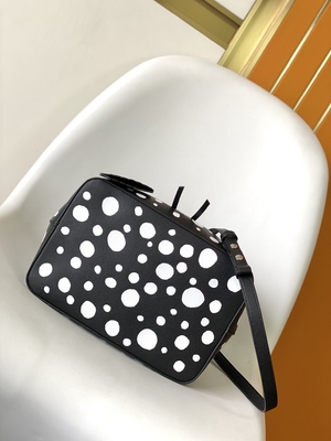 Señoras NéOnoé negro blanco milímetro Louis Vuitton Yayoi Kusama Handbag