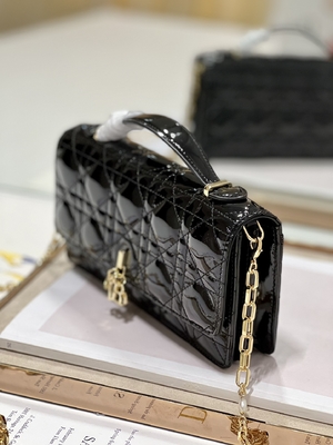 Negro calificado Flip Closure de señora Dior Patent Clutch Small Pearl