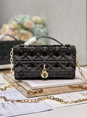 Negro calificado Flip Closure de señora Dior Patent Clutch Small Pearl