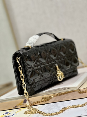 Negro calificado Flip Closure de señora Dior Patent Clutch Small Pearl