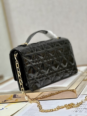 Negro calificado Flip Closure de señora Dior Patent Clutch Small Pearl