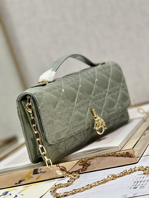 Negro calificado Flip Closure de señora Dior Patent Clutch Small Pearl