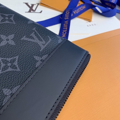 La sombra del monograma cubre a Mini Designer Purses Pochette con cuero para ir Louis Vuitton