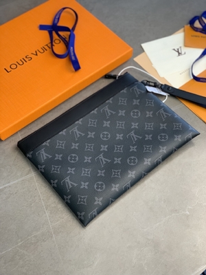 La sombra del monograma cubre a Mini Designer Purses Pochette con cuero para ir Louis Vuitton