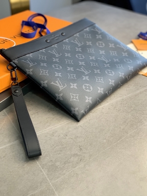 La sombra del monograma cubre a Mini Designer Purses Pochette con cuero para ir Louis Vuitton