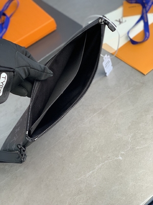 La sombra del monograma cubre a Mini Designer Purses Pochette con cuero para ir Louis Vuitton