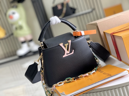La piel de cabra que alineaba Preloved calificó el bolso Louis Vuitton Capucines Mini