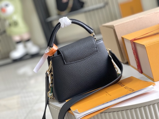 La piel de cabra que alineaba Preloved calificó el bolso Louis Vuitton Capucines Mini