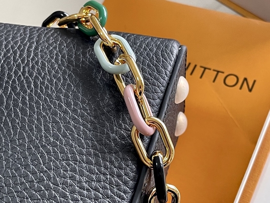La piel de cabra que alineaba Preloved calificó el bolso Louis Vuitton Capucines Mini
