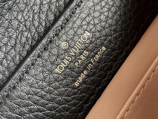La piel de cabra que alineaba Preloved calificó el bolso Louis Vuitton Capucines Mini