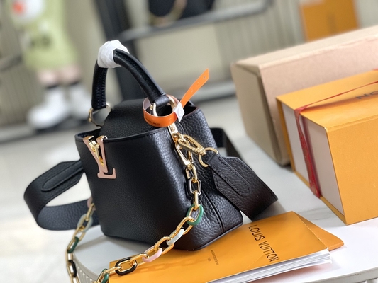 La piel de cabra que alineaba Preloved calificó el bolso Louis Vuitton Capucines Mini