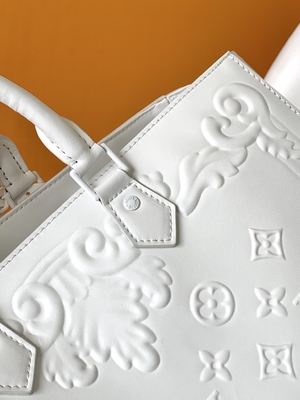 El monograma blanco Preloved calificó el bolso Louis Vuitton Sac Plat Tote