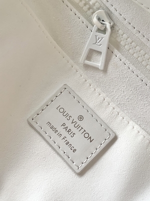 El monograma blanco Preloved calificó el bolso Louis Vuitton Sac Plat Tote