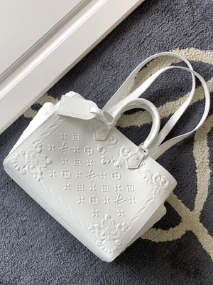 El monograma blanco Preloved calificó el bolso Louis Vuitton Sac Plat Tote