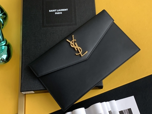Santo grabado en relieve Laurent Preloved Branded Bag Uptown Clutch de cuero Grain De Poudre