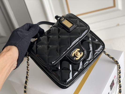 Cadena del oro de Chanel 22 Mini Designer Purses Black Spell con la aleta del descenso