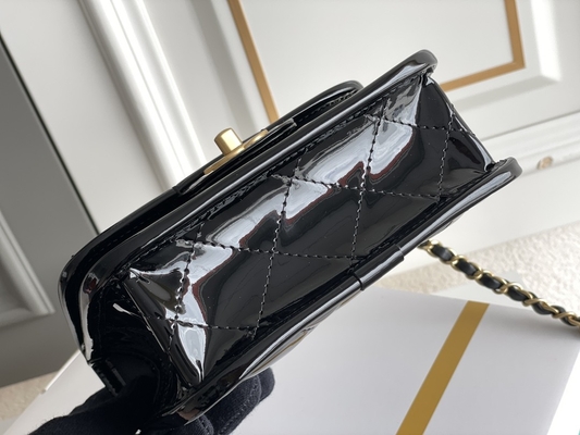 Cadena del oro de Chanel 22 Mini Designer Purses Black Spell con la aleta del descenso