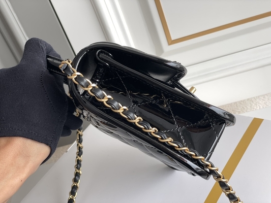 Cadena del oro de Chanel 22 Mini Designer Purses Black Spell con la aleta del descenso