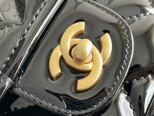 Cadena del oro de Chanel 22 Mini Designer Purses Black Spell con la aleta del descenso