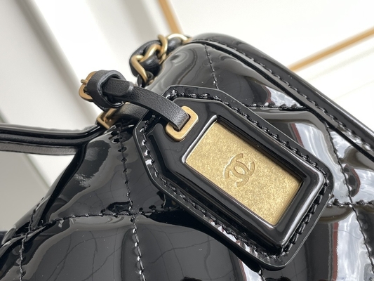 Cadena del oro de Chanel 22 Mini Designer Purses Black Spell con la aleta del descenso