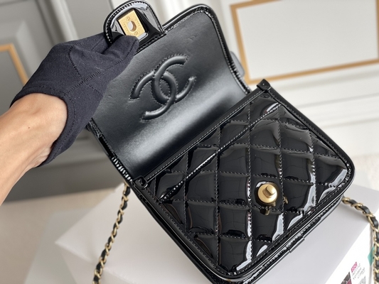 Cadena del oro de Chanel 22 Mini Designer Purses Black Spell con la aleta del descenso