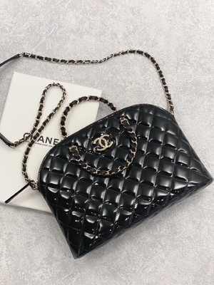 Pequeño Chanel Patent Calfskin Shopping Bag con señora retra Style