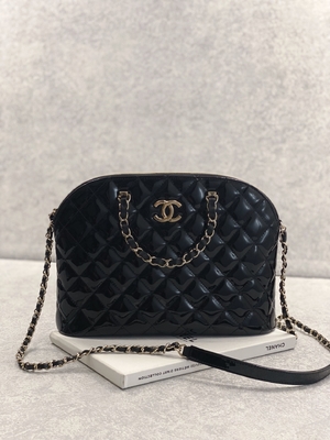 Pequeño Chanel Patent Calfskin Shopping Bag con señora retra Style