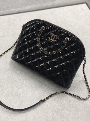 Pequeño Chanel Patent Calfskin Shopping Bag con señora retra Style