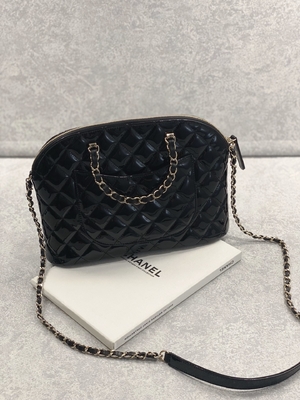 Pequeño Chanel Patent Calfskin Shopping Bag con señora retra Style