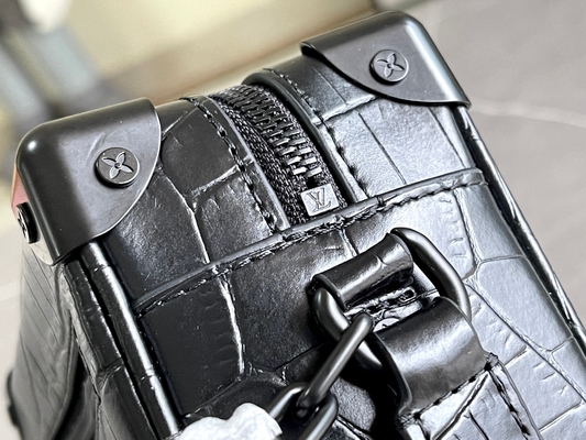 Tronco suave Mini Small Patent Leather de Crocodilien Matte Black Louis Vuitton LV