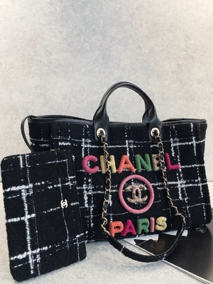 La aduana 2022 de Chanel Sotheby calificó el totalizador del arco iris del FW del bolso de la playa del tweed de los bolsos