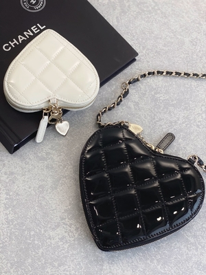 La piel de becerro laqueada de cadena Preloved calificó el oro Tone Metal Black And White del bolso