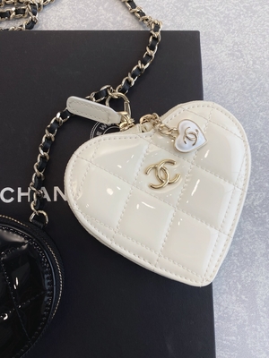 La piel de becerro laqueada de cadena Preloved calificó el oro Tone Metal Black And White del bolso