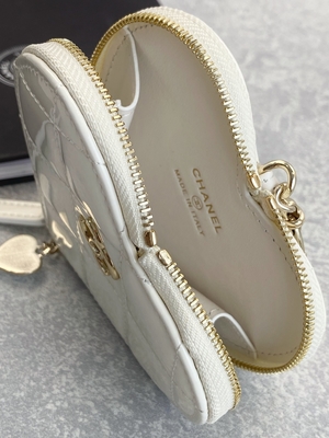La piel de becerro laqueada de cadena Preloved calificó el oro Tone Metal Black And White del bolso