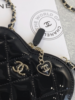 La piel de becerro laqueada de cadena Preloved calificó el oro Tone Metal Black And White del bolso